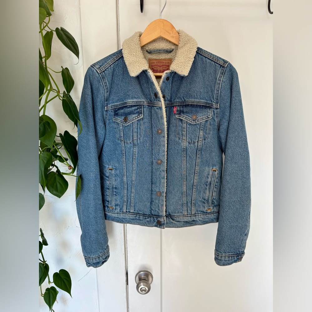 Levi’s Original Sherpa Trucker Jacket in Divided Blue